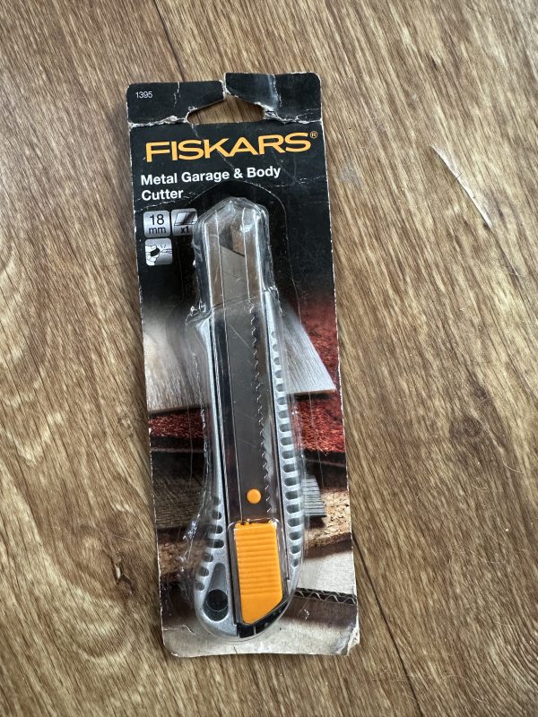 Канцелярський ножик Fiskars