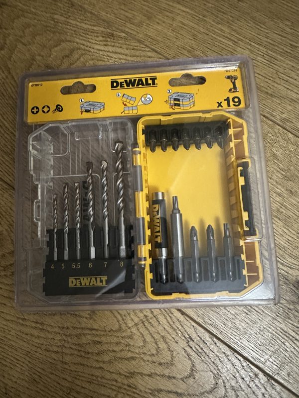 Набір викруток і сверл Dewalt (X19)