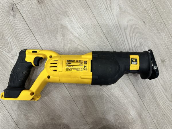 Сабельна пила Dewalt DCS380 - Зображення 2