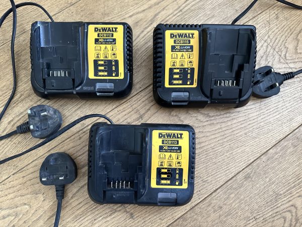 Зарядне Dewalt