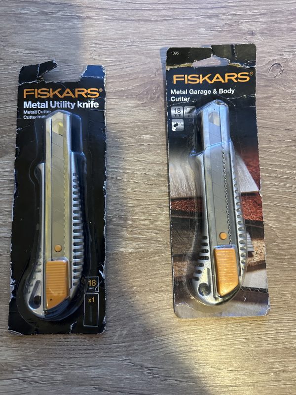 Канцелярський ножик Fiskars